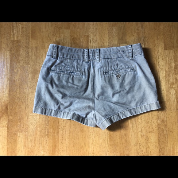J. Crew Women’s 3” Chino Shorts Khaki Size 4 - Picture 2 of 4